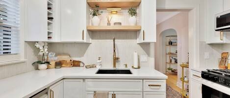 Mikrowelle, Ofen, Herdplatte, Geschirrspüler