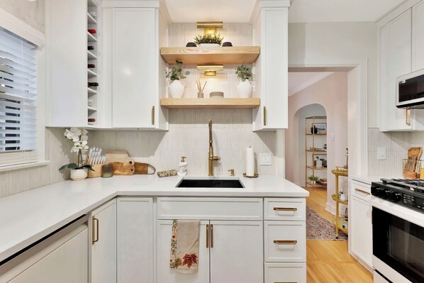 Microwave, oven, stovetop, dishwasher