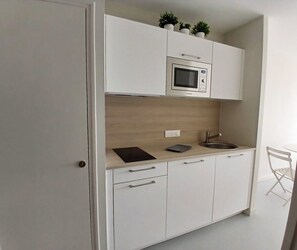 Fridge, microwave, stovetop, coffee/tea maker