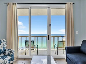Appart'hôtel, plusieurs lits (Sunrise Beach #1707) | Coin séjour
