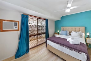 4 Schlafzimmer, Schreibtisch, Bügeleisen/Bügelbrett, Reisekinderbett