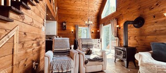 Chalet Le Malpic, Laurentides, Bord de l'eau, en pleine nature. Animaux acceptés