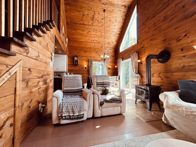 Chalet Le Malpic, Laurentides, Bord de l'eau, en pleine nature. Animaux acceptés