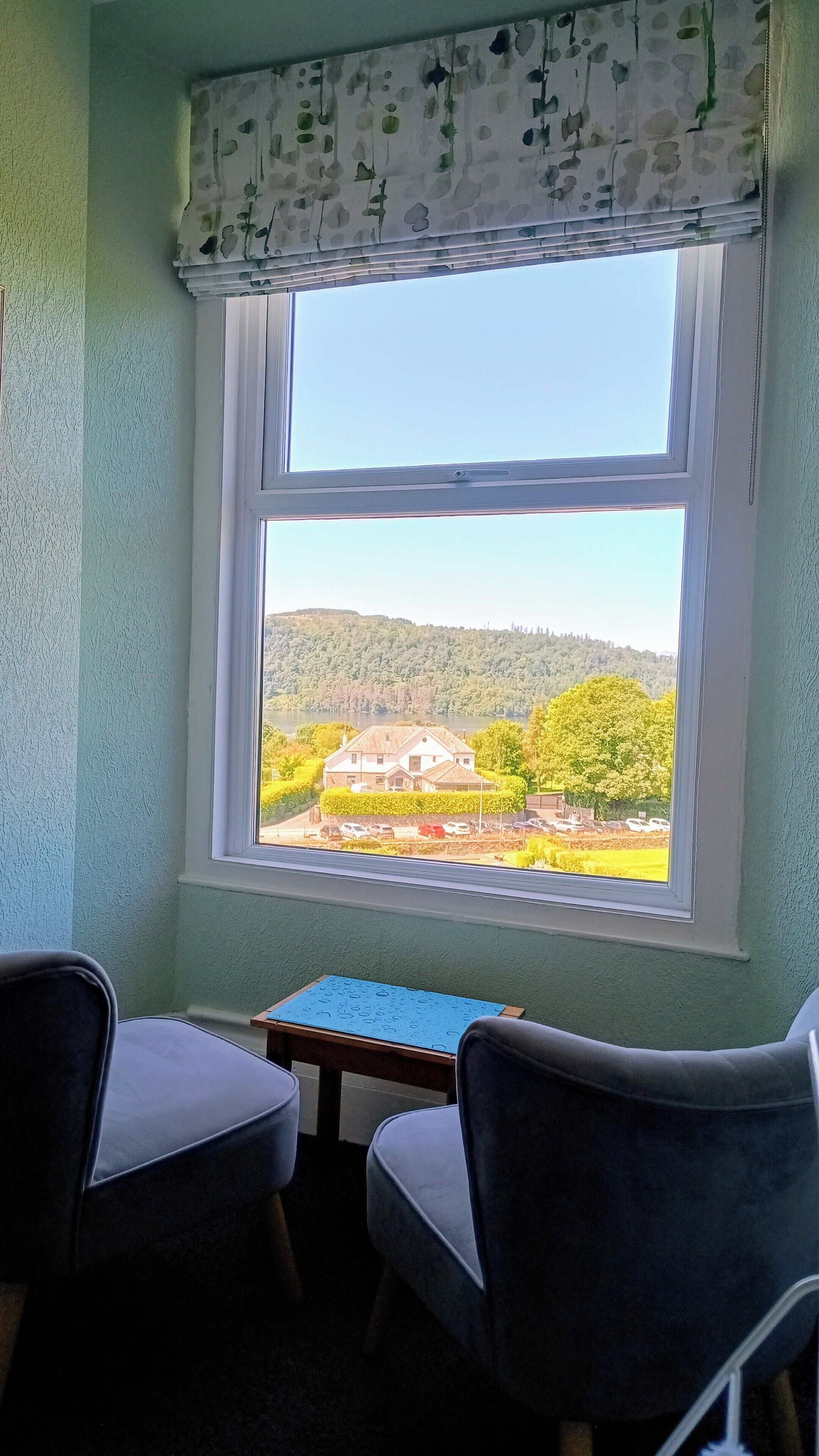 إطلالة على البحيرة