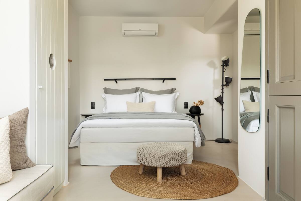 Suite, 1 Queen Bed with Sofa bed, Non Smoking, Garden View | In-room safe, soundproofing, iron/ironing board, free WiFi