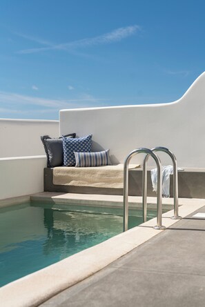 Kythnos Suite with Private Pool | In-room safe, soundproofing, iron/ironing board, free WiFi - Chora Kythnos Suites (Kithnos)