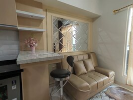 Two Bed Room Full Furnished and Netflix | Living area