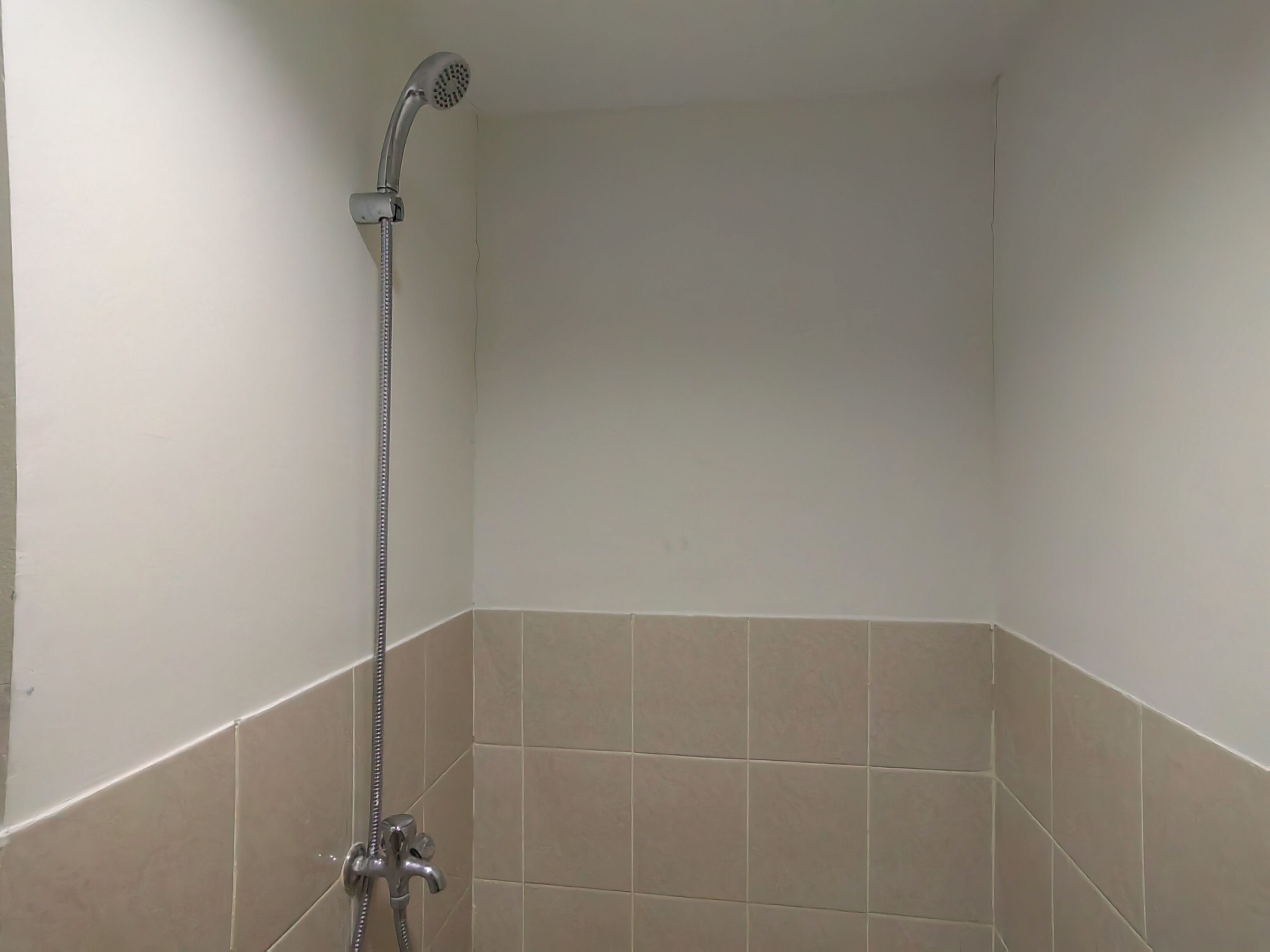 Apartamento familiar, balcón, vistas a la ciudad | Baño | Ducha, jabón, champú y papel higiénico