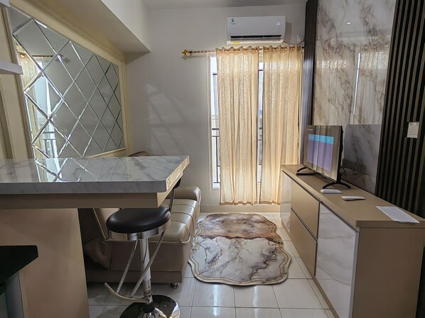 Apartamento familiar, balcón, vistas a la ciudad | Zona de estar