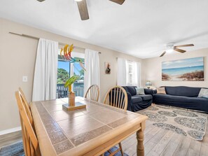 콘도, 퀸사이즈침대 1개 및 소파베드 (Gulf Highlands 116O) | 거실 공간 | TV