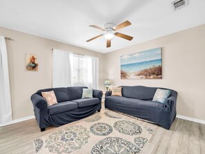 콘도, 퀸사이즈침대 1개 및 소파베드 (Gulf Highlands 116O) | 거실 공간 | TV