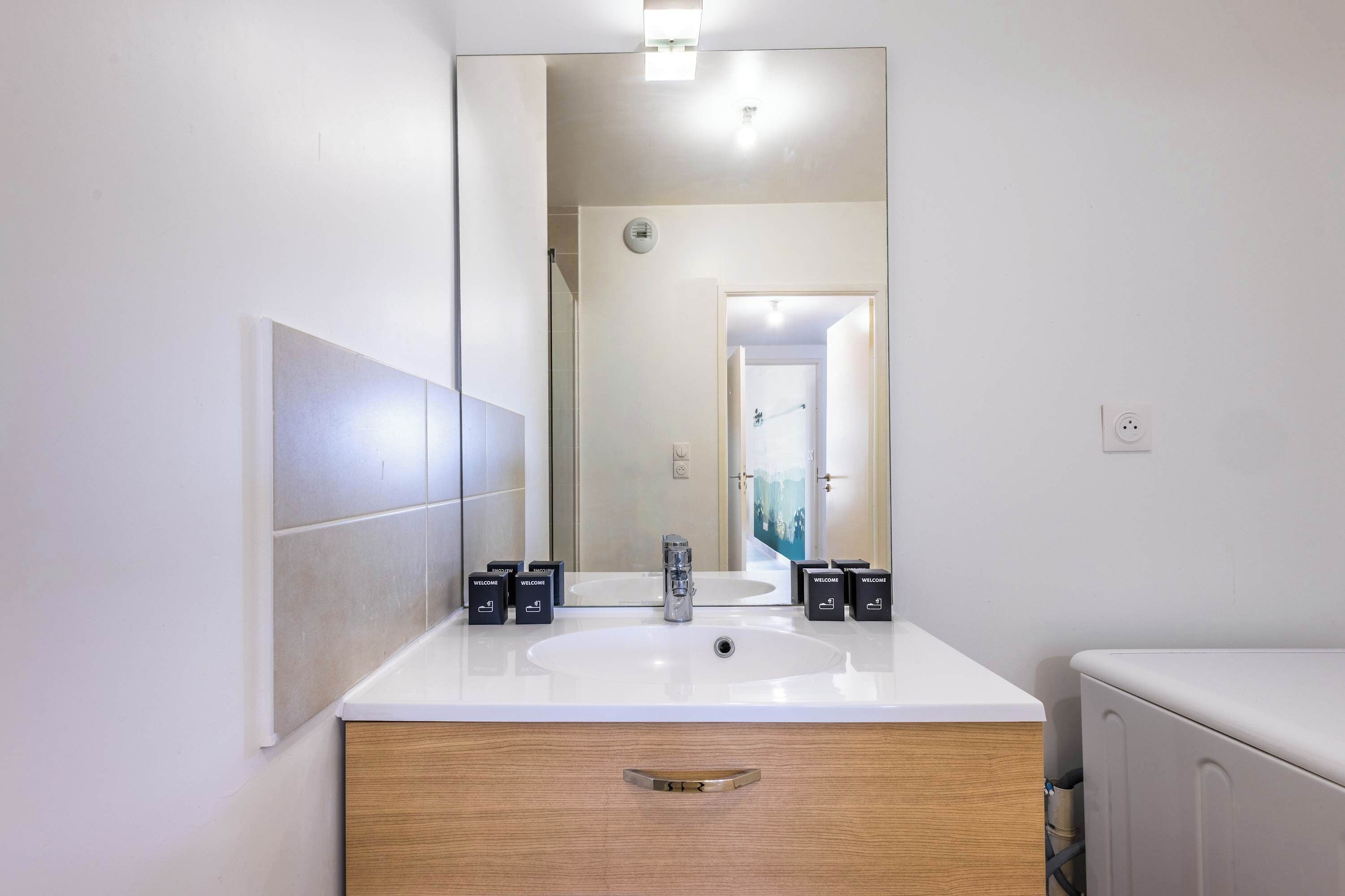 Shower, towels