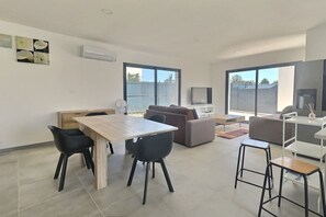 Interior - Air-conditioned villa for 8 people with private pool (Sérignan)