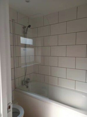 Douche, serviettes fournies