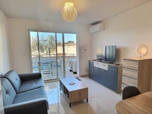 TV - 150 m from the beach – Charming apartment (Vias)