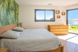 4 quartos, escrivaninha, Wi-Fi, roupa de cama