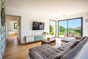 Smart TV, table tennis - Villa Zephyr by Villa Plus (Tourbes)