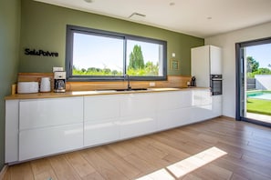 Microwave, dishwasher, coffee/tea maker