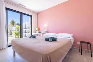 4 bedrooms, iron/ironing board, WiFi