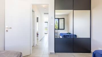 4 bedrooms, iron/ironing board, WiFi