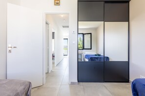4 bedrooms, iron/ironing board, WiFi