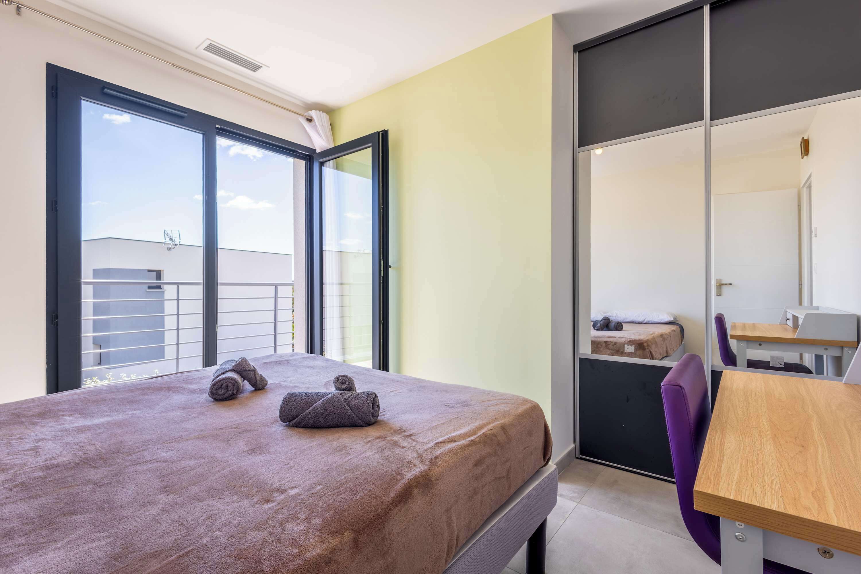 4 bedrooms, iron/ironing board, WiFi