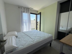 4 habitaciones, tabla de planchar con plancha y wifi 