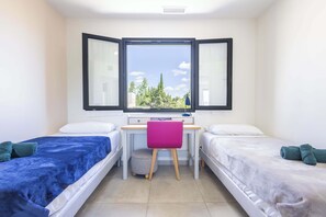 4 chambres, fer et planche à repasser, Wi-Fi