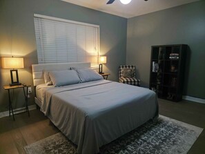 2 habitaciones, tabla de planchar con plancha, wifi y ropa de cama 