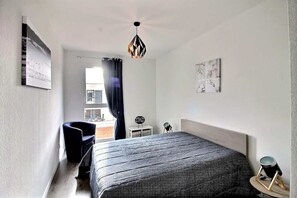 4 habitaciones, tabla de planchar con plancha y wifi