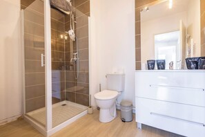 Shower, towels