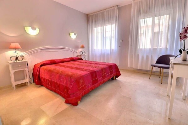 3 bedrooms, WiFi, bed sheets