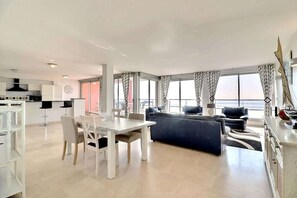 Interior - Spacious Apartment with Panoramic View (Valras-Plage)