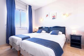 3 bedrooms, WiFi, bed sheets - Spacious Apartment with Panoramic View (Valras-Plage)