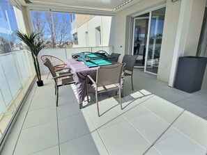 Outdoor dining - Loggia Verde – Apartment with Terrace (Sérignan)