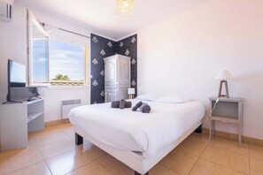 3 chambres, fer et planche à repasser, Wi-Fi, draps fournis