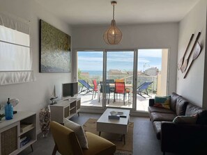 TV - Coral – Stunning Sea View Apartment (le Cap – d’Agde)