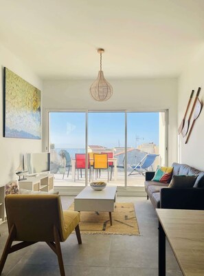 TV - Coral – Stunning Sea View Apartment (le Cap – d’Agde)