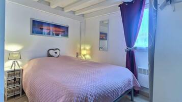 2 bedrooms, WiFi, bed sheets