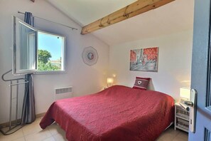 2 bedrooms, WiFi, bed sheets