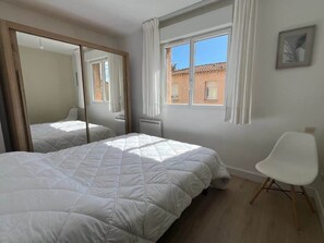 10 chambres, fer et planche à repasser, Wi-Fi, draps fournis