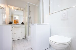 Shower, towels