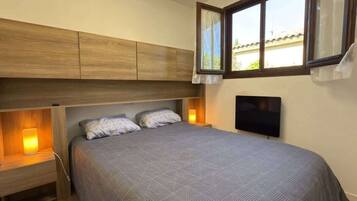 3 chambres, fer et planche Ă repasser, Wi-Fi, draps fournis