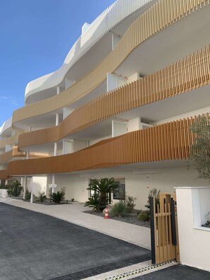 Exterior - Valras-Plage Luxury: Sea Views, Jacuzzi & Pool! (Sérignan)