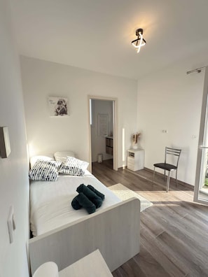3 slaapkamers, een strijkplank/strijkijzer, wifi, beddengoed