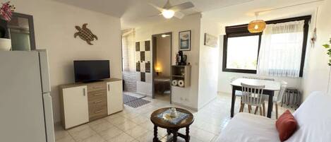 1 bedroom, bed sheets