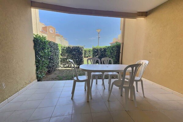 تناول الطعام بالخارج