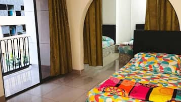 Family Quadruple Room | Desk, iron/ironing board, free WiFi