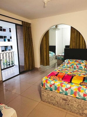 Family Quadruple Room | Desk, iron/ironing board, free WiFi