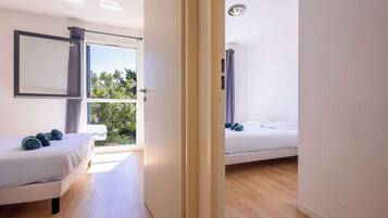 3 slaapkamers, een strijkplank/strijkijzer, wifi, beddengoed